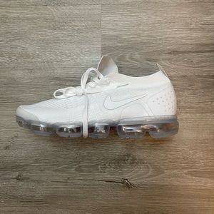 Nike air max running shoe (left shoe only)